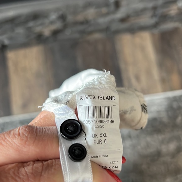 Easy breezy super lightweight casual button up - Picture 5 of 5